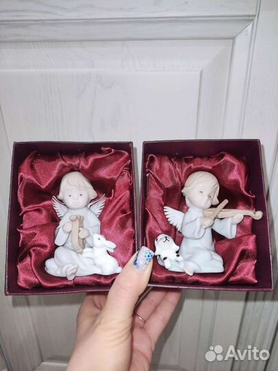 Ангелочек фарфоровый с арфой и зайкой на 8 марта