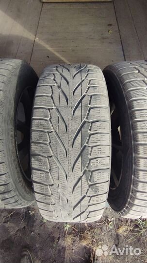 Nokian Tyres Hakkapeliitta R2 SUV 215/60 R17