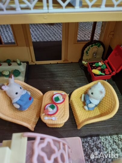 Большой кукольный домик