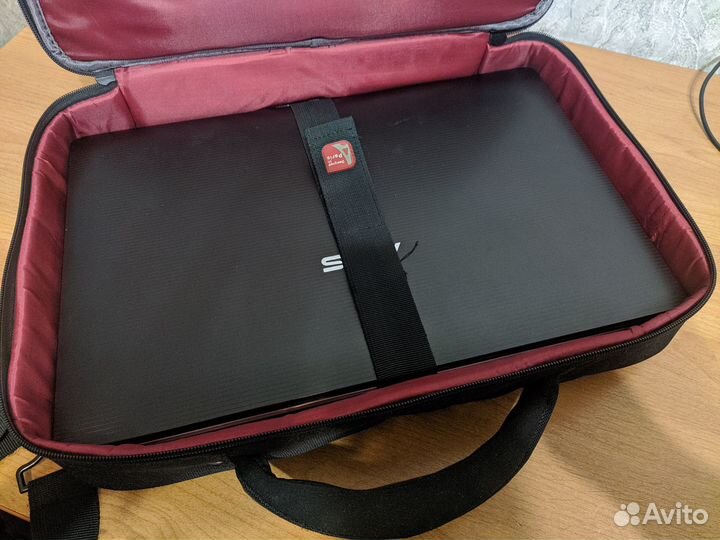 Ноутбук Asus 17.3 core i3 SSD240+HDD500+DVD-RW+6Гб