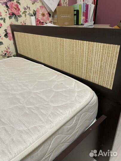 Кровать с матрасом односпальная