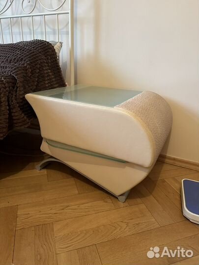 Тумбочка прикроватная