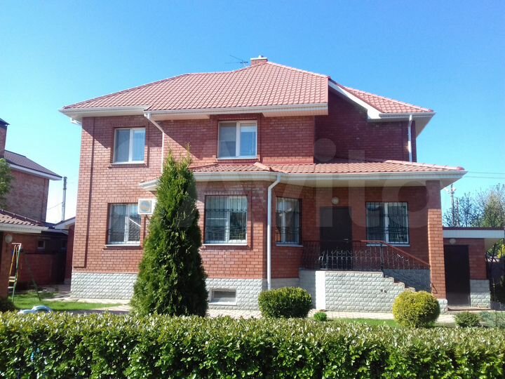 Коттедж 377 м² на участке 10 сот.