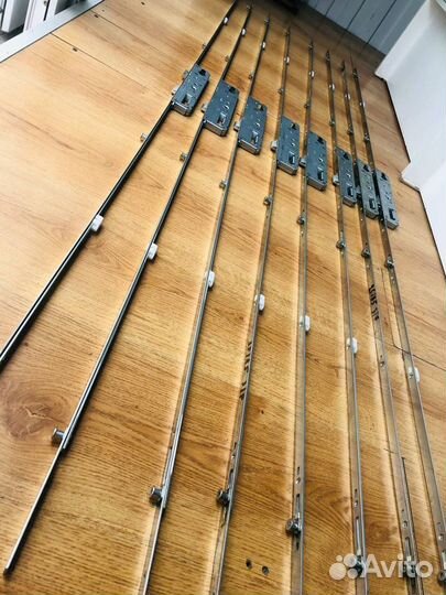 Многозапорный дверной замок для пластиковой двери