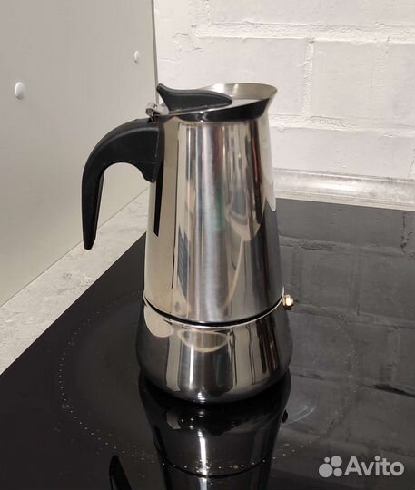 Гейзерная кофеварка новая