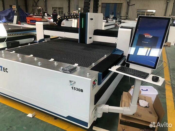 Оптоволоконный лазерный станок 1530B (1500W)