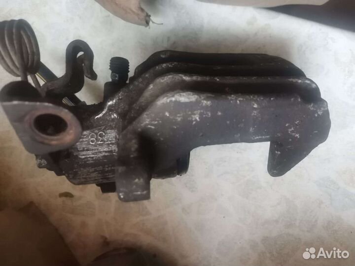 Левый и правый супорт ауди а6 с5 /пасад б5