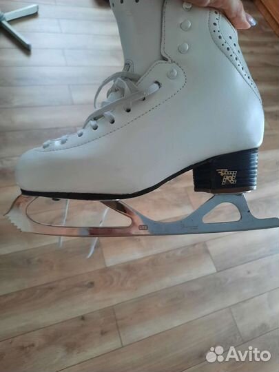 Фигурные коньки risport 250