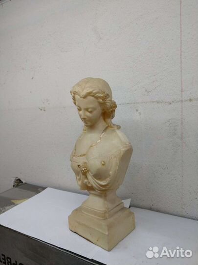 Винтажная статуэтка-бюст Девушки СССР