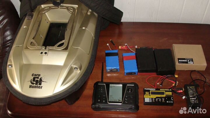 Прикормочный кораблик для рыбалки Carp Hunter