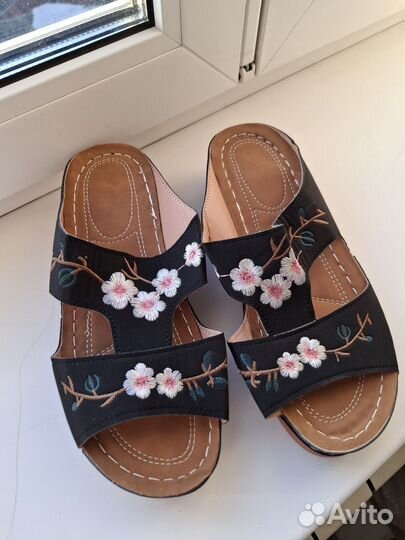 Шлепанцы женские 38