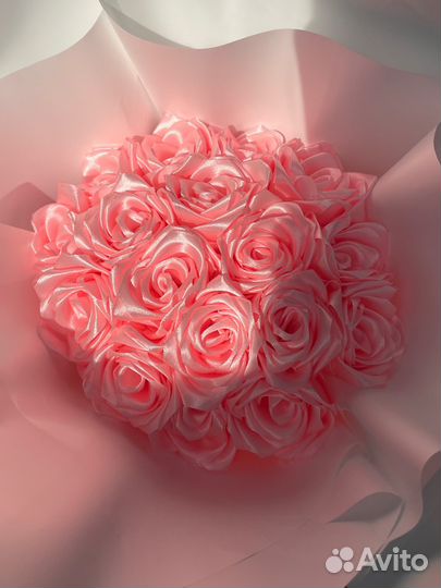 Розы из атласных лент