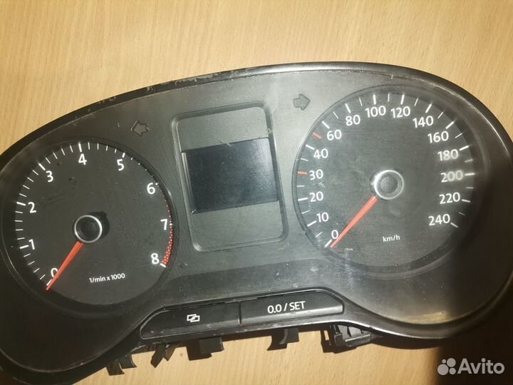 Панель приборов Polo