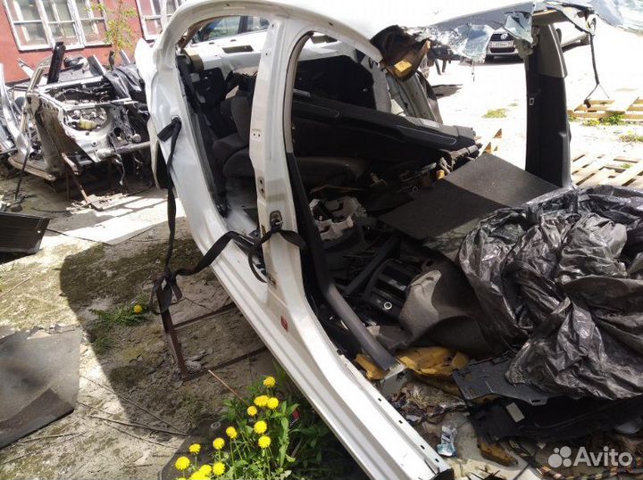 Кузов по частям Citroen C4 седан 1.6 I 2014