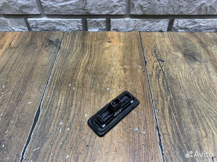 Skoda Octavia A7 Кнопка открывания багажника