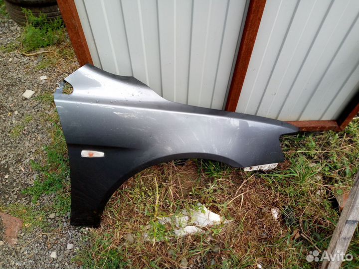 Крыло правое переднее на mitsubishi lancer 10