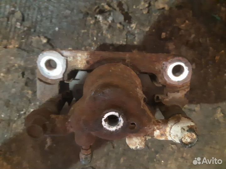 Суппорт тормозной задний левый Nissan X-Trail