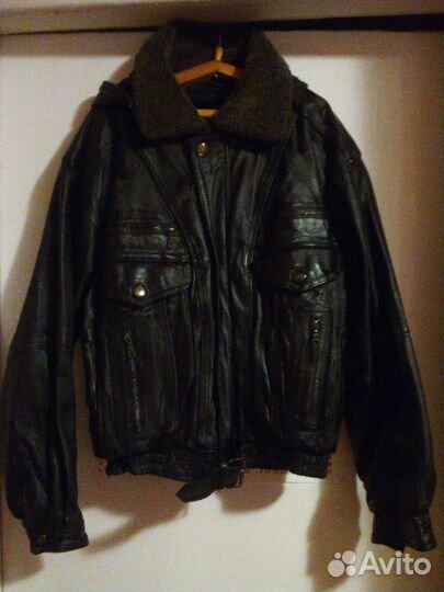 Продается мужская кожаная куртка 48 размер