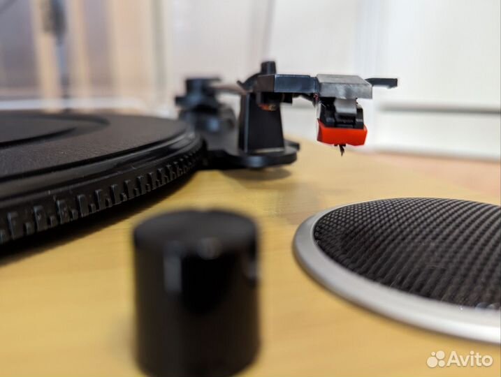 Виниловый проигрыватель 