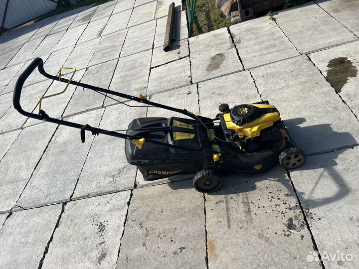 Газонокосилка бензиновая бу Champion
