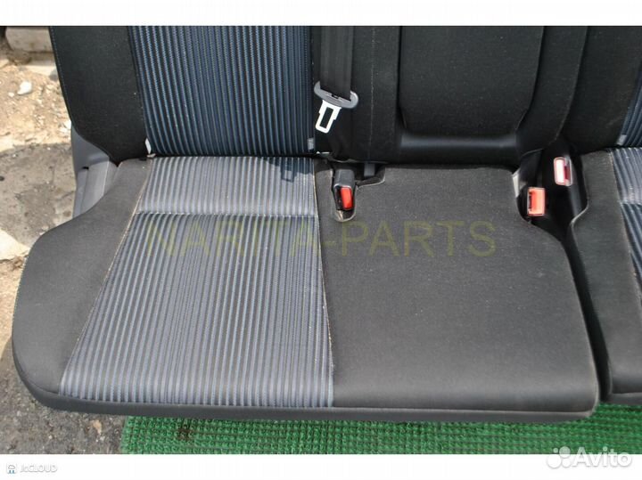 Сидение (Зад) toyota noah, voxy, esquire 2014 ZWR8
