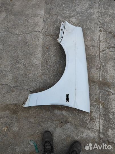 Крыло переднее левое priora