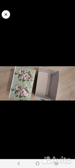 Личные вещи, тапки, ковер