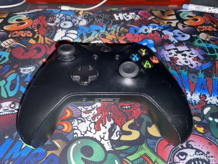 Геймпад xbox one s немножко паломаный