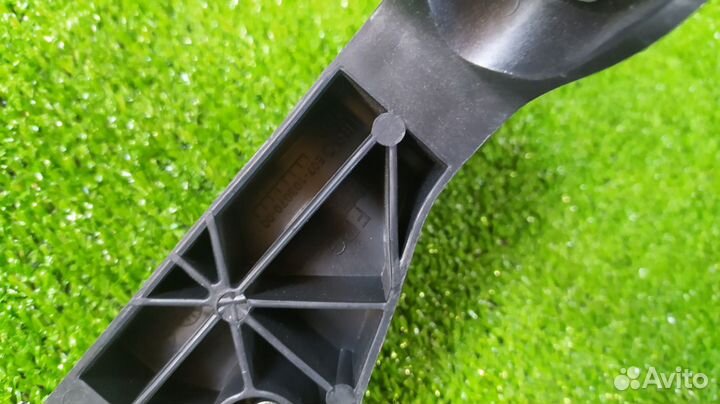 Крепление фары переднее правое Audi Q7