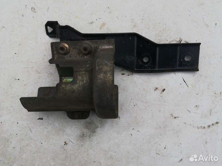 Кронштейн Мазда Демио 1