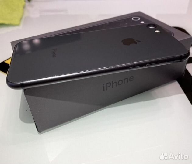 iPhone 8, 64 ГБ