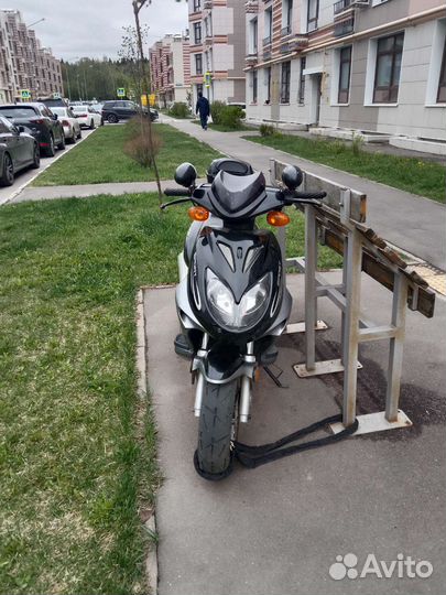 Скутер мопед