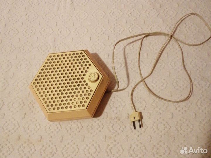 Радиоприемник ретро. Громкоговоритель