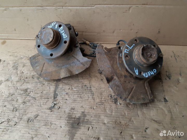 Кулак поворотный передний Опель Омега А