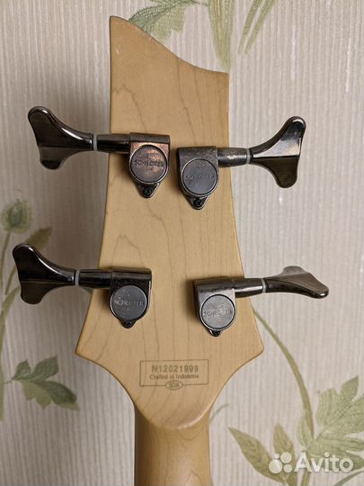 Бас-гитара Schecter Omen-4 BLK