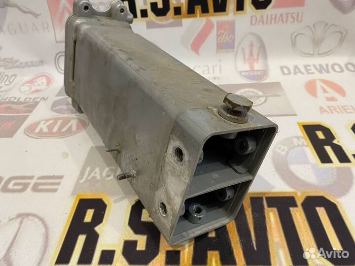 Кронштейн левый усилителя бампера лонжерон Audi A8