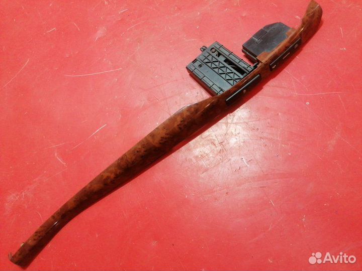 Накладка декоративная Toyota Avensis