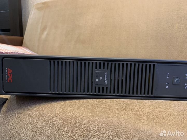 Источник бесперебойного питания APC