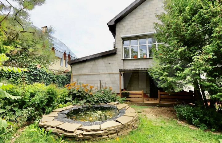 Коттедж 210,9 м² на участке 9,5 сот.