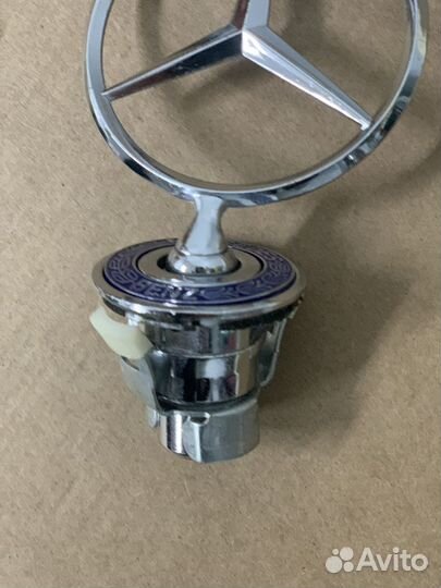 Эмблема Mercedes на капот A 210 880 01 86