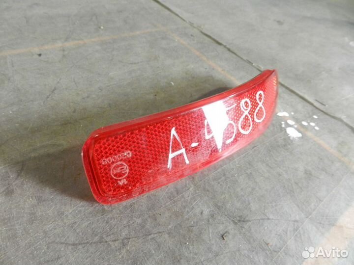 Отражатель бампера заднего левый- Renault Logan 1