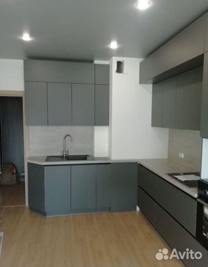 Кухня на заказ без ручек до потолка