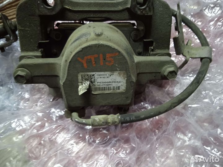 Суппорт передний правый dodge charger LD