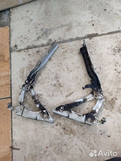 Петля капота Vw Jetta V