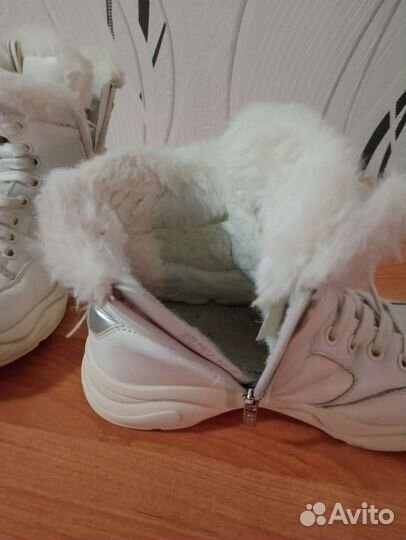 Кроссовки для девочки