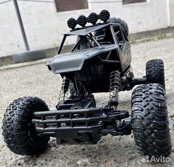 Машинка на радиоуправлении новая