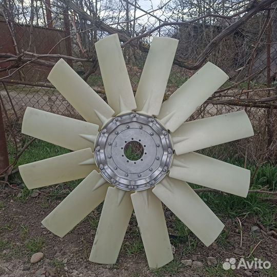 Вентилятор охлаждения радиаторов комбаина Lexion