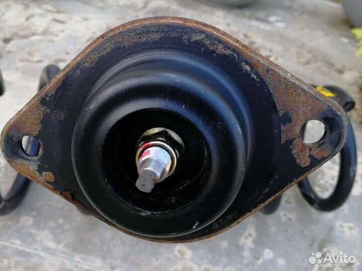 Стойка задняя левая nissan skyline v36