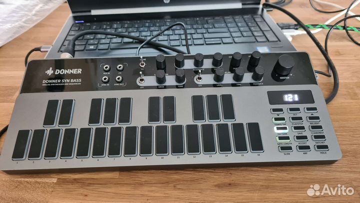 Donner B1 - analog bass synth & seq