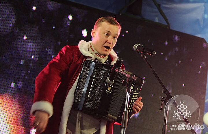 Ведущий-гармонист в одном лице